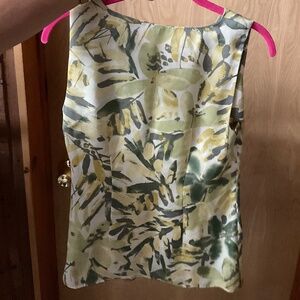 Banana Republic top, size 00, neutral colors and very stylish